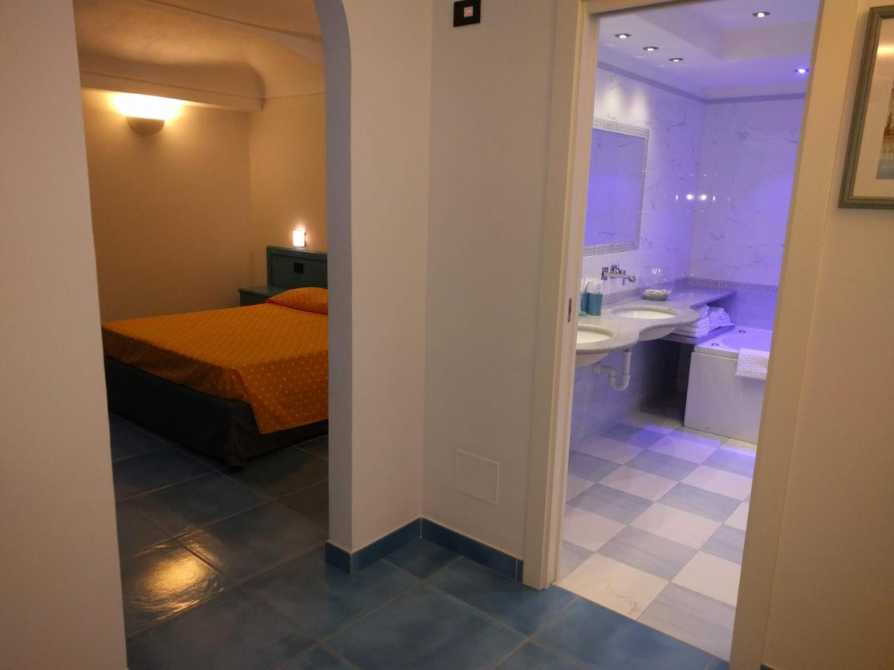 Hotel Conte - S. Angelo Bay Serrara Fontana المظهر الخارجي الصورة